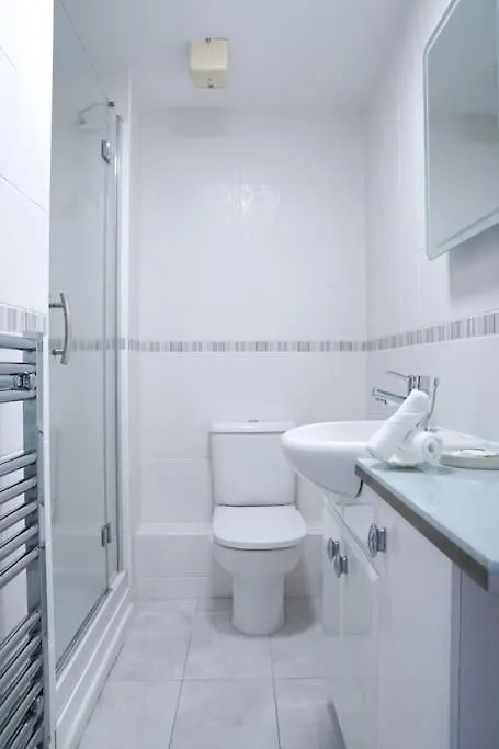 Stunning Modern Space With Harbour Views & Free Parking Brighton 0*,  Reino Unido